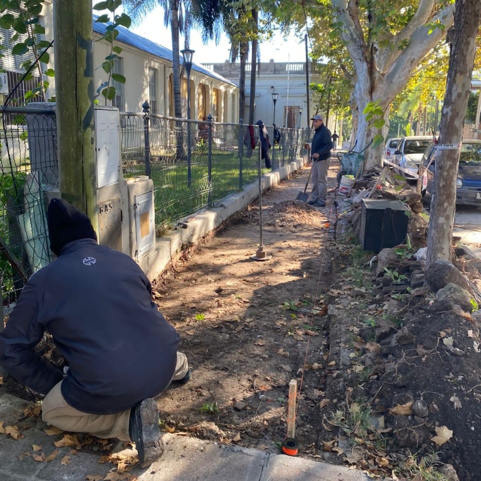 Avanza la construcción de la vereda frente al Hogar de Ancianos